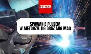 Spawanie pulsem w metodzie TIG i MIG MAG. Iskry sypią się z palnika, tworząc jasny łuk.