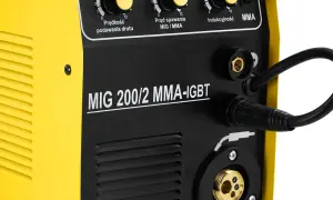 Spawarka Magnum MIG 200/2 MMA-IGBT z pokrętłami regulacji prędkości podawania drutu, prądu spawania i indukcyjności.