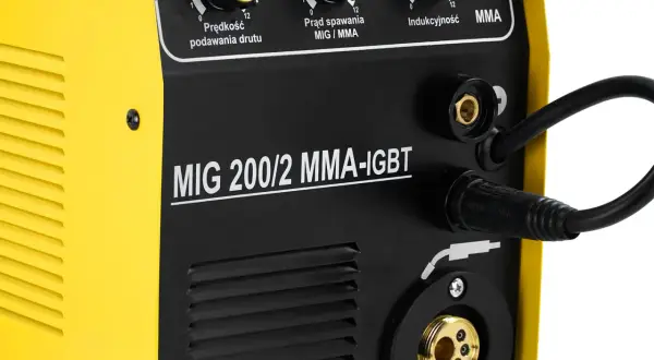 Spawarka Magnum MIG 200/2 MMA-IGBT z pokrętłami regulacji prędkości podawania drutu, prądu spawania i indukcyjności.
